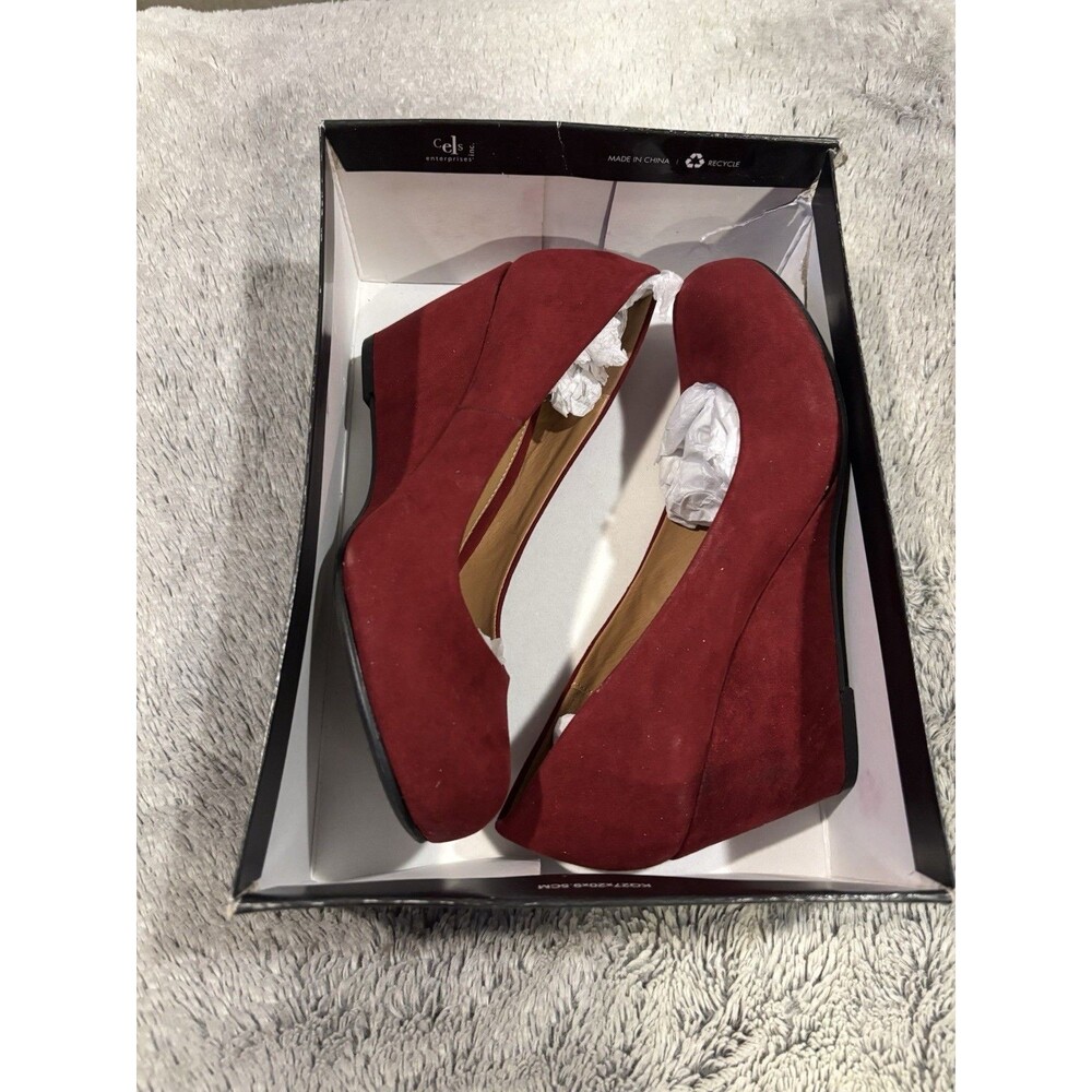 CL by Laundry Comfort Nima 3" Wedge Heels Pumps Burgundy Faux Suede Size 8